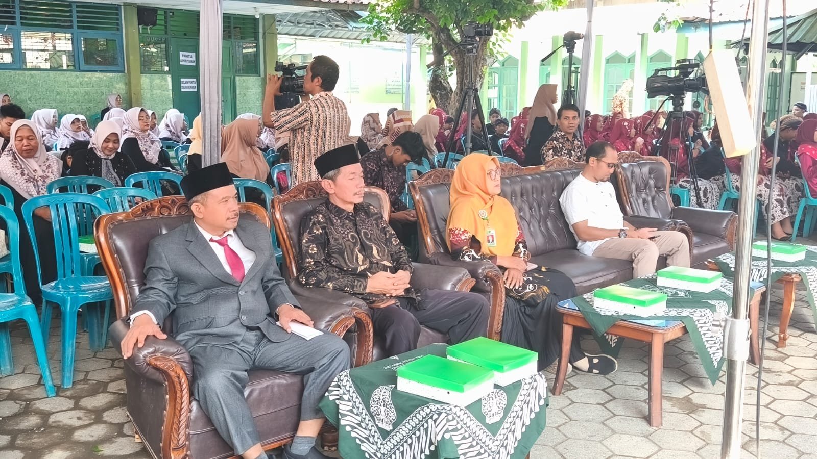 Pengawas Madrasah Hadiri Pelepasan Siswa Kelas VI MIN 1 Kulon Progo