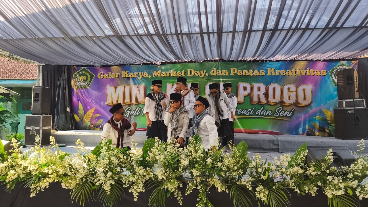 Tari Kecak dan Penampilan Penuh Pesan Warnai Pentas Kreativitas MIN 1 Kulon Progo