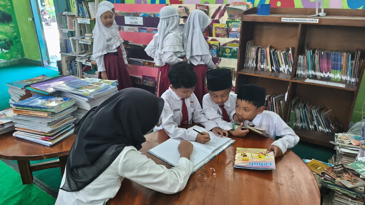 MIN 1 Kulon Progo Dukung Literasi Murid melalui Perpustakaan yang Nyaman