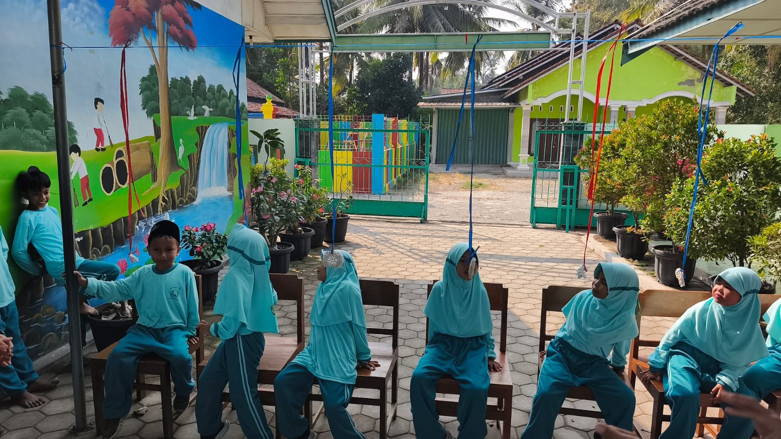MIN 1 Kulon Progo Semarakkan HUT ke-81 Kemerdekaan RI dengan Lomba Makan Kerupuk