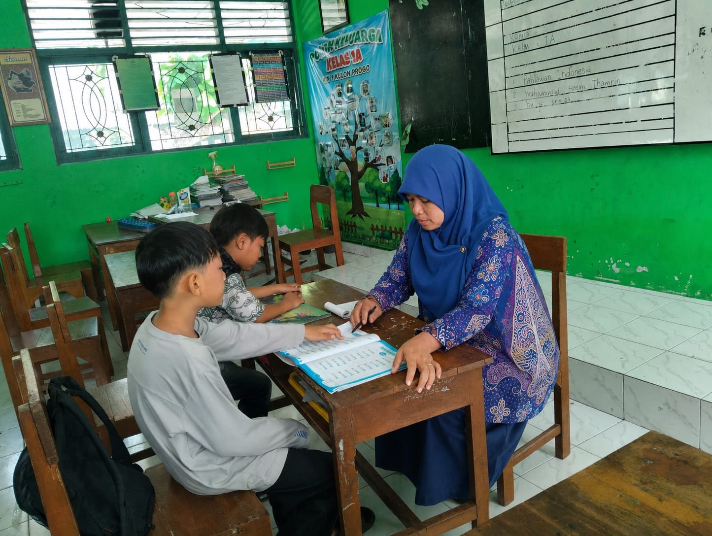 MIN 1 Kulon Progo Perkuat Budaya Literasi Lewat Pendampingan Membaca Siswa
