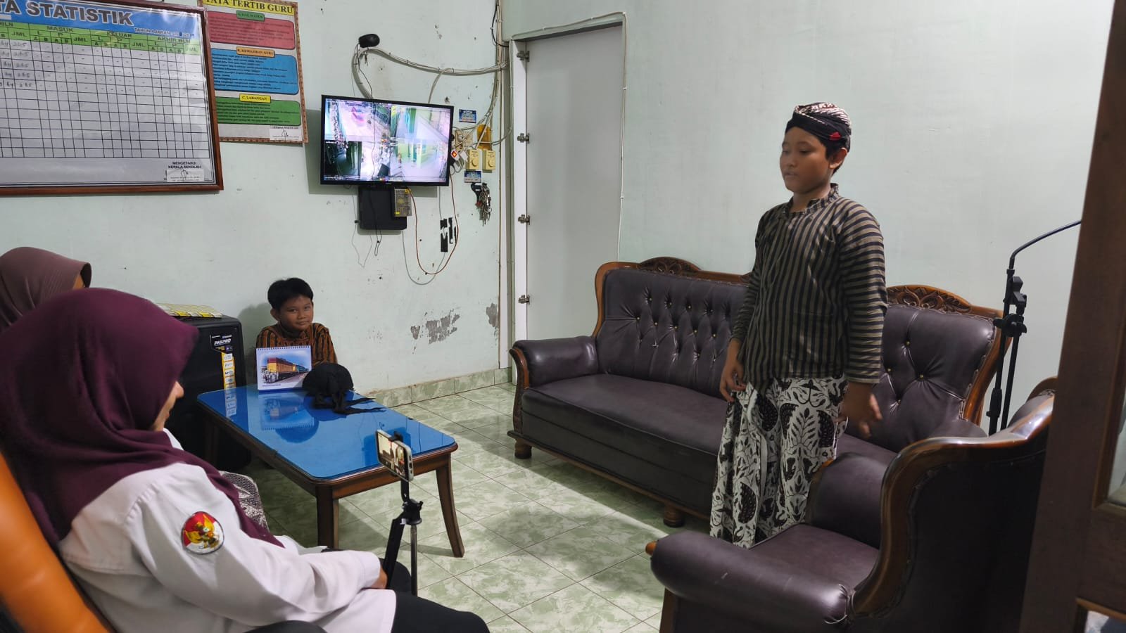 MIN 1 Kulon Progo Take Video Kompetisi Bahasa dan Sastra Jawa