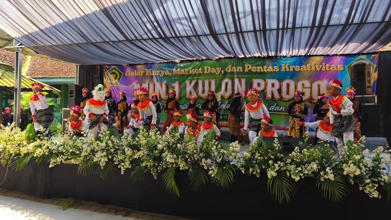 Pentas Kreativitas MIN 1 Kulon Progo, Kelas II Tampil Energik Lewat Dance dan Tari Nusantara