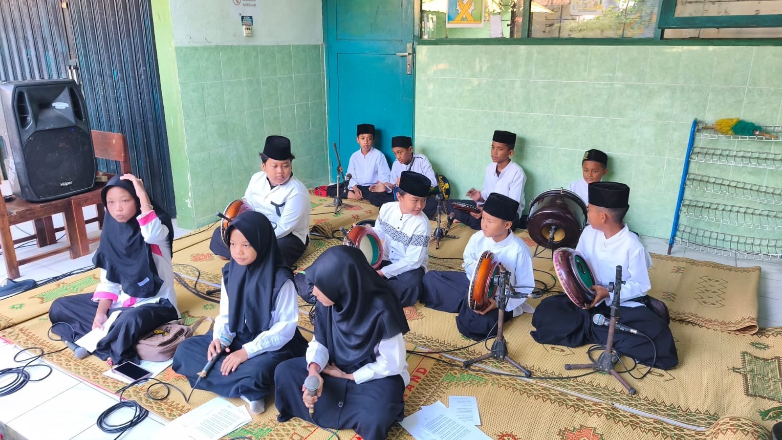 Grup Hadrah MIN 1 Kulon Progo Semarakkan Tasyakuran Hifzil Qur’an dengan Lantunan Selawat
