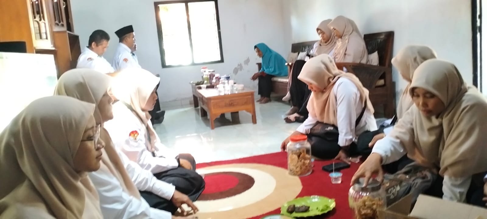 MIN 1 Kulon Progo Jalin Silaturahmi dengan Warga, Hangatkan Momen Idulfitri